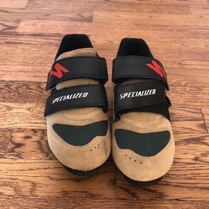 Sepeciized cycling shoe
